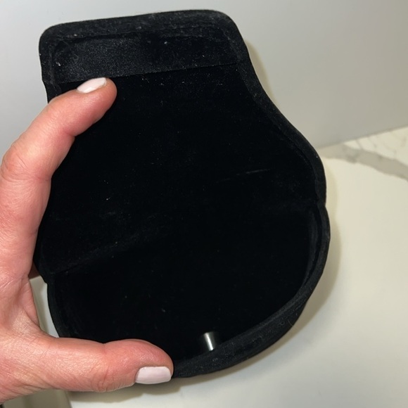 Marc by Marc Jacobs Black Velvet Large Sunglasses Case - Picture 4 of 7